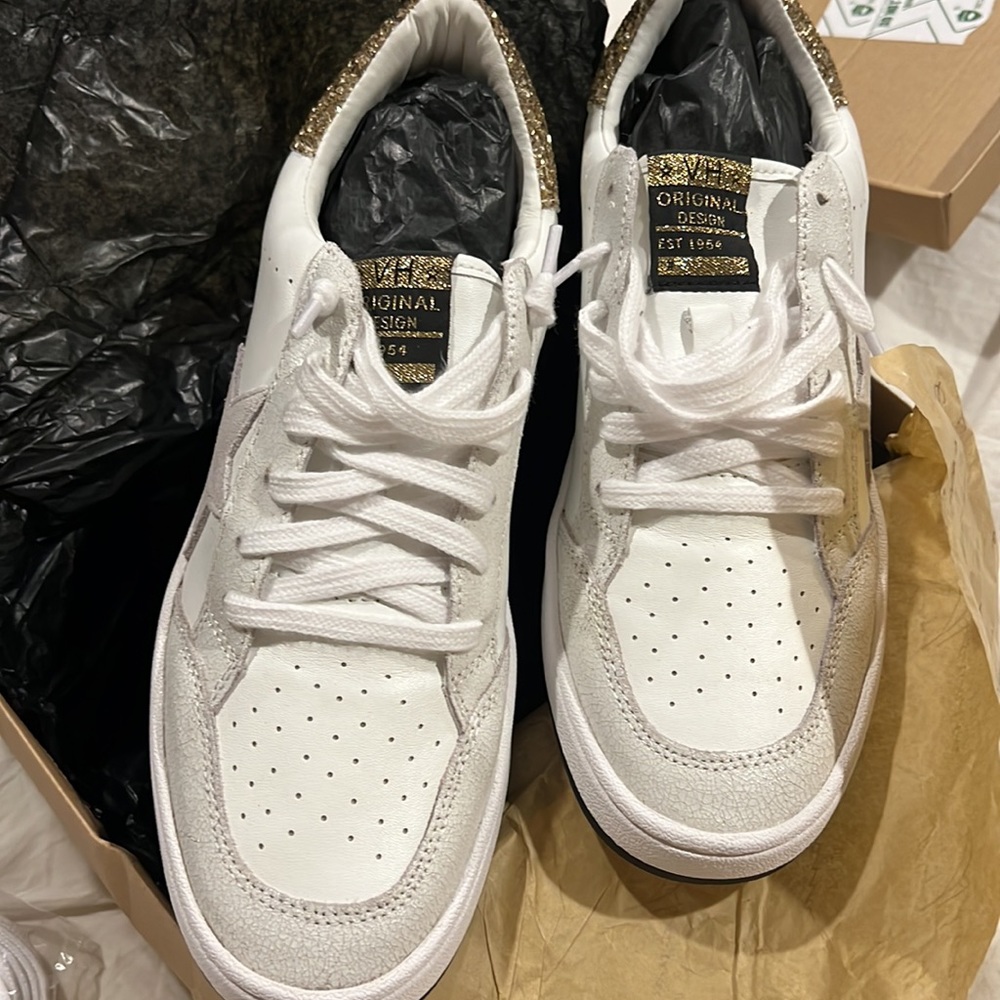 ***BRAND NEW & FRESH OUT THE BOX*** Vintage Havana Fashion Sneaker Size 11